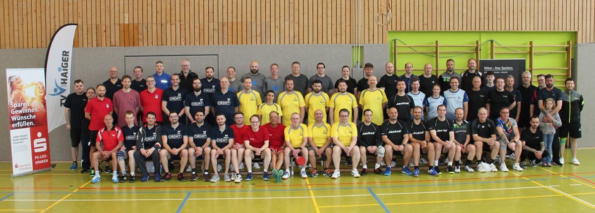 Die Teilnehmer des 12. Tischtennis Firmencups